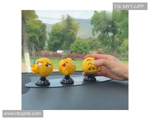 足球球星摆件摇头车饰品装饰品提升车内氛围彰显个性风采 足球球星摆件摇头车饰品装饰品提升车内氛围彰显个性风采