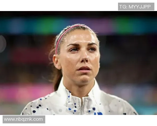 足球场上的中长发球星盘点 风采与实力并存的魅力发型